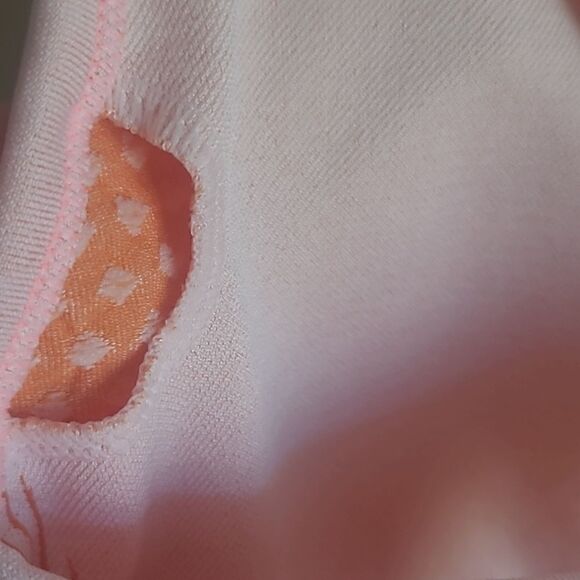 <<3/$30>>  Peach Textured Sports Bra Size M - Picture 5 of 6